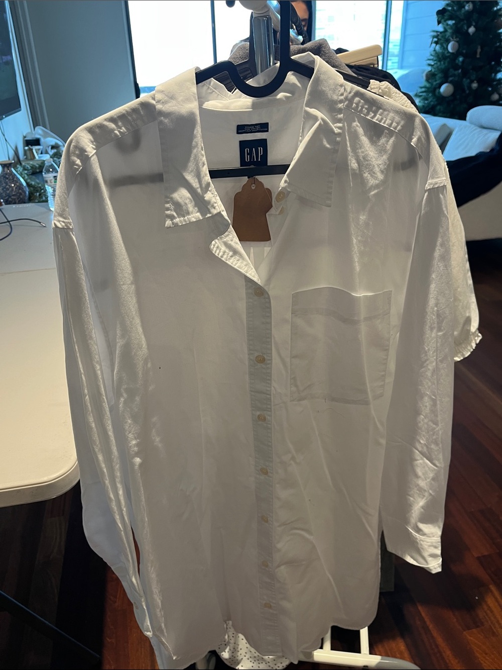 GAP White women's Long-Sleeve Button-Up Shirt